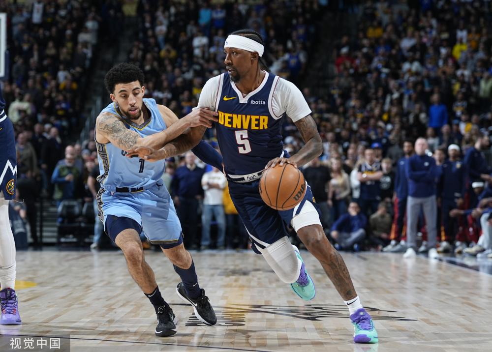 在三分线外 在三分线外